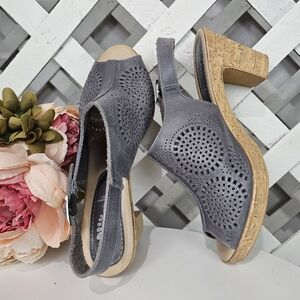 Spring Step Leather Perforated Heel Size 40